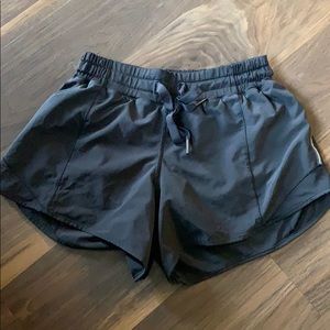 Lululemon Women’s Hotty Hot Short 2.5” - Size 4